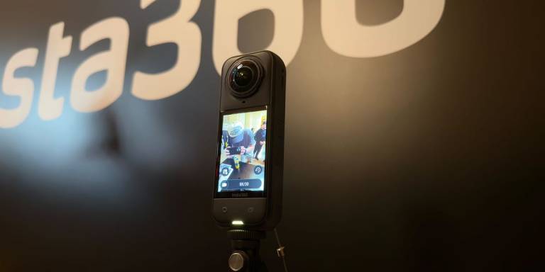 Insta360 X5 merekam video 8k 360 derajat dengan AI